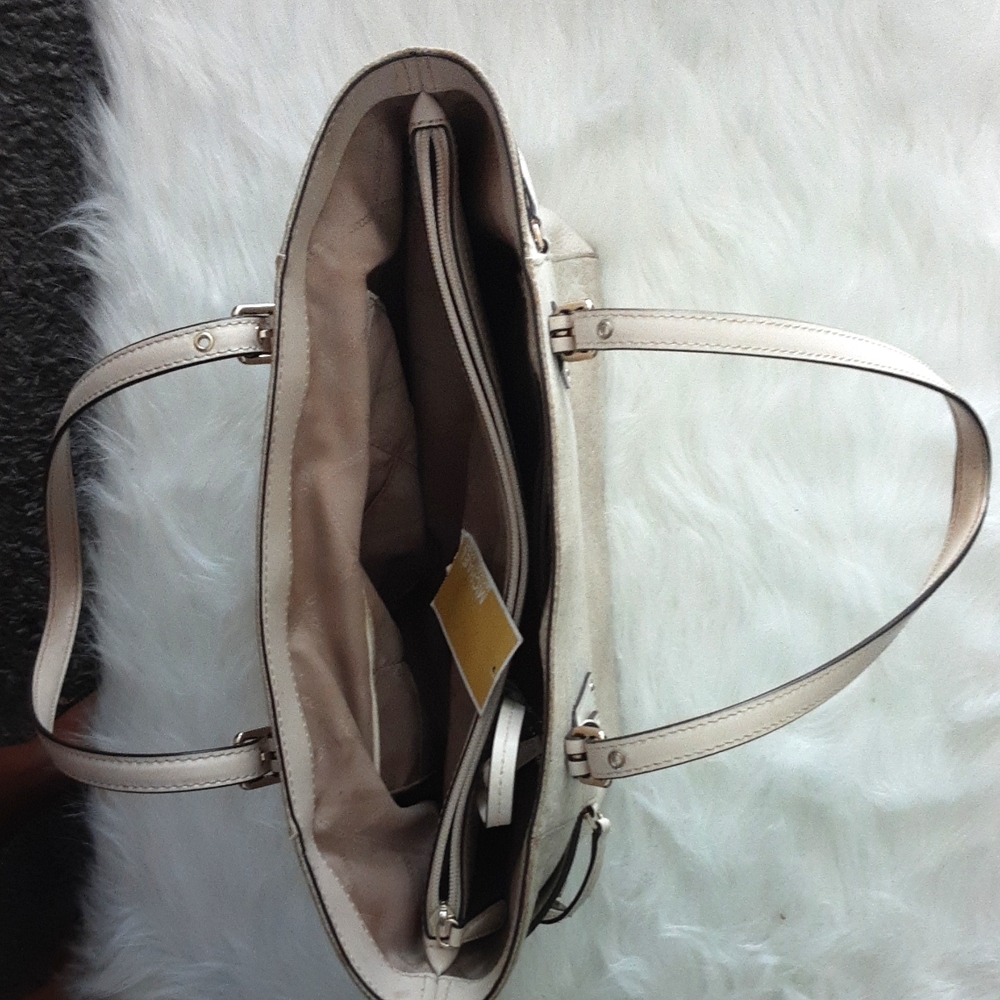 Michael Kors Women's handbag - Picture 3 of 9